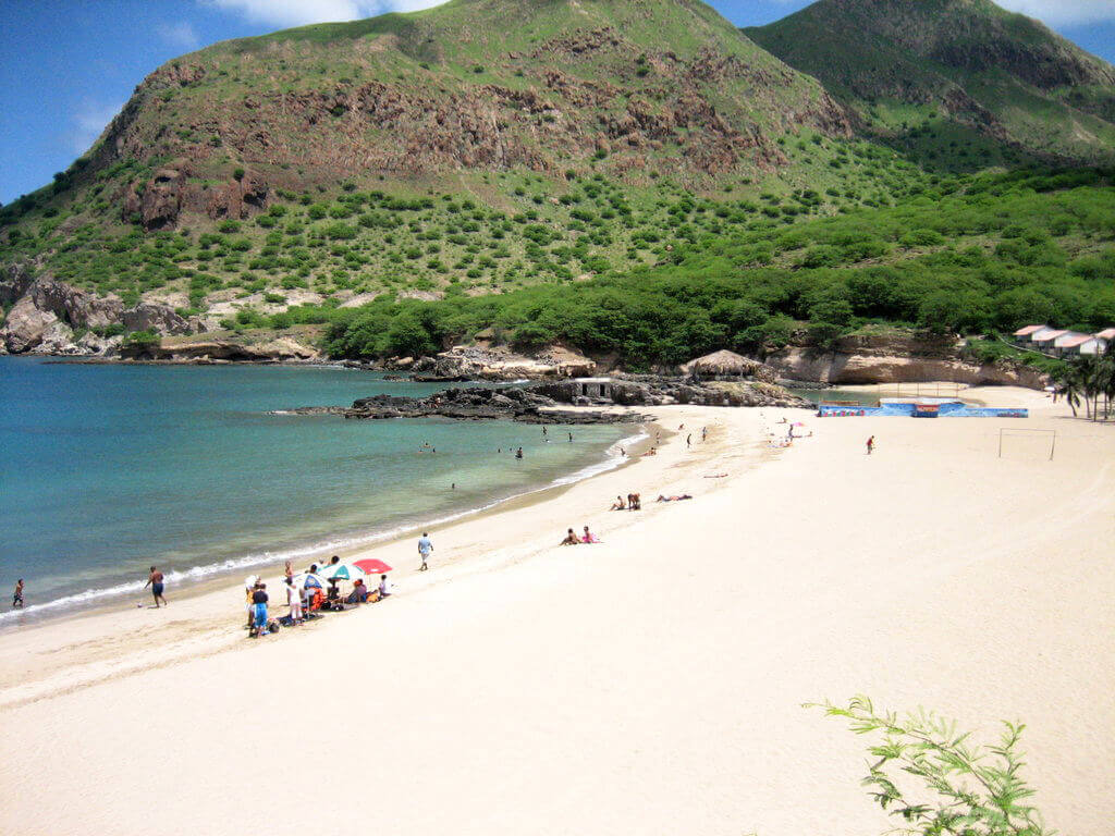 Republica Capului Verde: La plage de Tarrafal, au nord de Santiago Republica Capului Verde: La plage de Tarrafal, au nord de Santiago