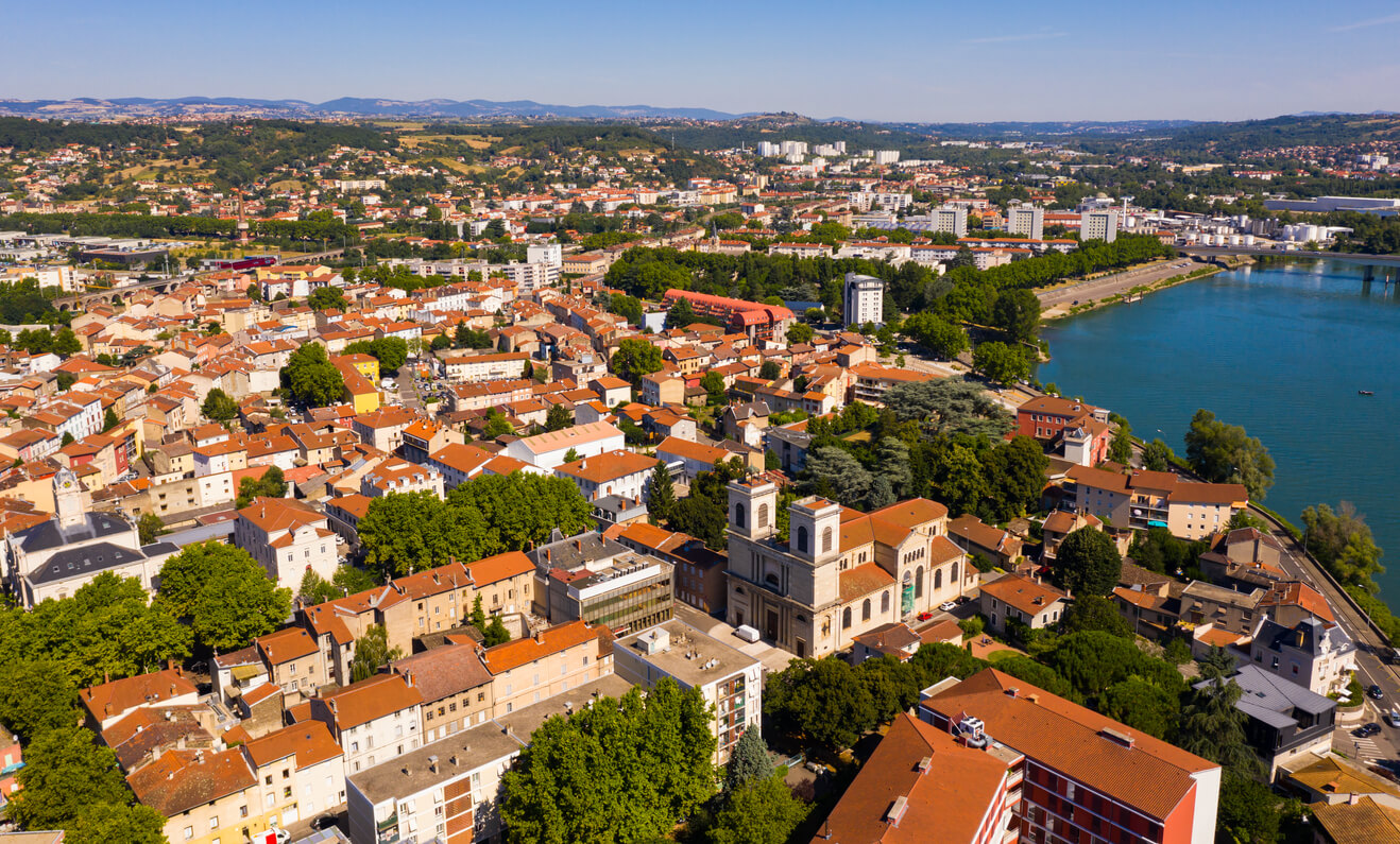Lyonnais (În jurul Lyonului): La ville de Givors, dans l'aire métropolitaine de Lyon Lyonnais (În jurul Lyonului): La ville de Givors, dans l'aire métropolitaine de Lyon