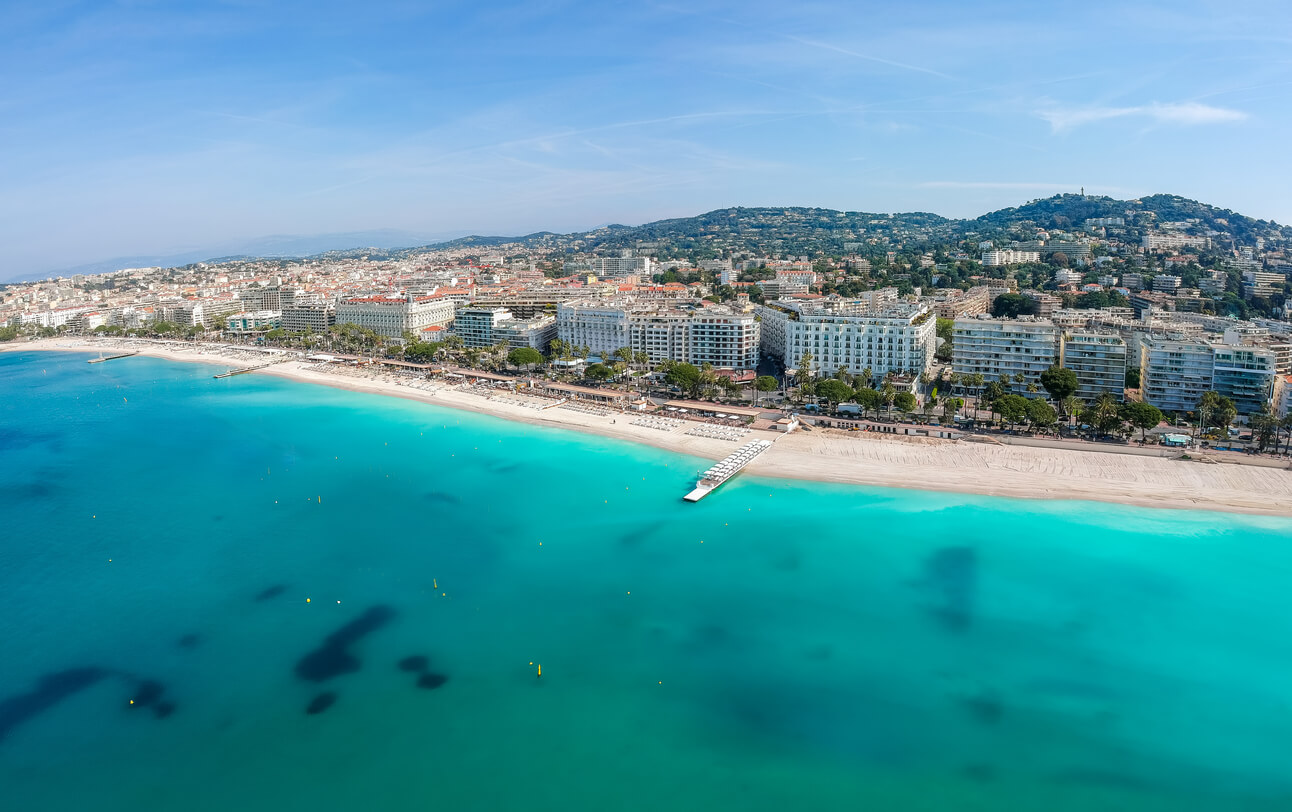 Când să mergi în Cannes? Clima și vremea. 1 luni de evitat!